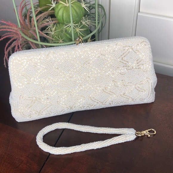 White Seed Bead Bag with Key Chain - Picture 2 of 16